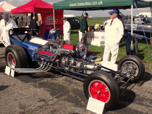 Brian, Stu and the ACAG team had the Allard's hemi motor cackling during the day
