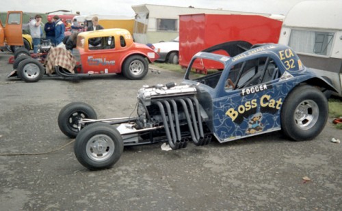 Fogger Smith Boss Cat with the old body and Mark Riches' Five Alive, Santa Pod 1988.jpg